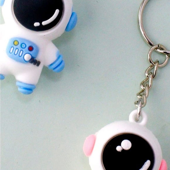 NWT Astronaut Cartoon Keychain - Picture 2 of 4